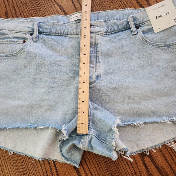 Abercrombie & Fitch Button Fly Light Wash Jean Shorts Size 20 Low Rise - Picture 7 of 8